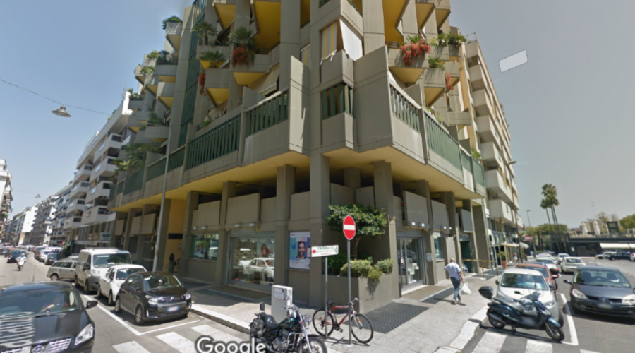 Bari Via Lattanzio - Posto Auto Coperto